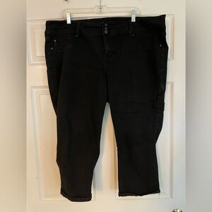 Torrid black Plus size‎ 2xl capri length 3 button black jeans